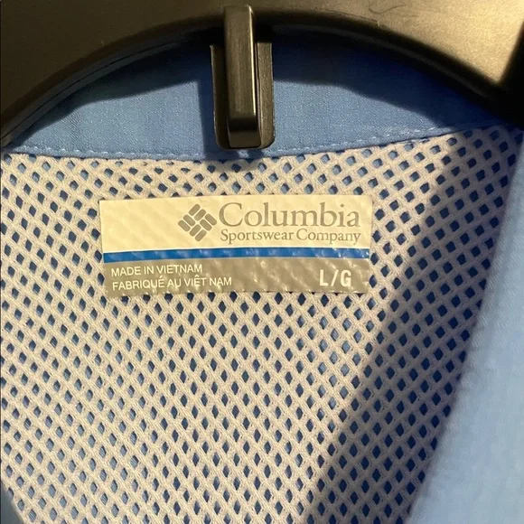 Columbia Women's Button Down Sleeveless Blue Shirt - Picture 2 of 4